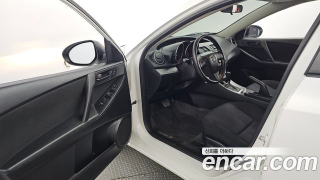 Mazda Mazda 3 2011 — photo 10