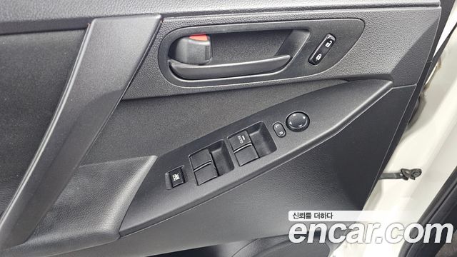Mazda Mazda 3 2011 — photo 16