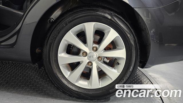 Kia pride 2012 — photo 5