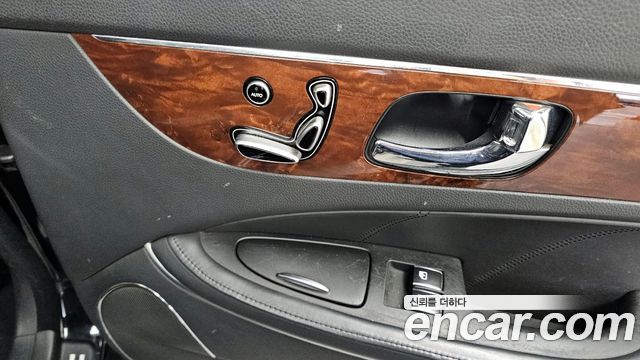 Hyundai Equus 2010 — photo 18
