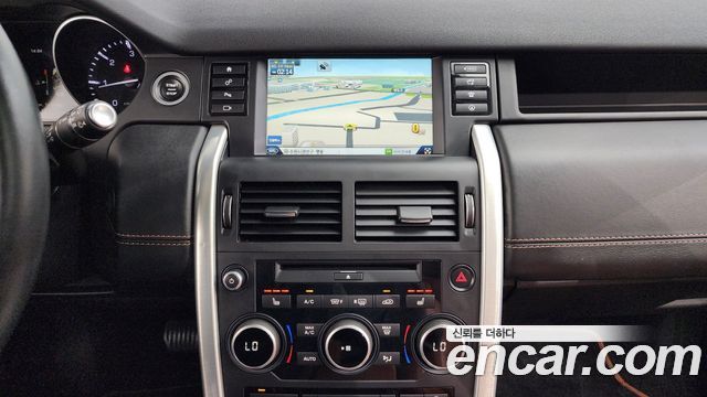Land Rover Discovery Sport 2016 — photo 15