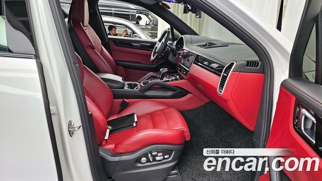 Porsche Cayenne 2021 — photo 11
