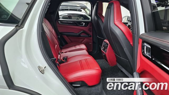 Porsche Cayenne 2021 — photo 12
