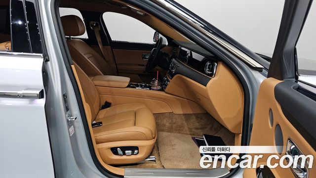 Rolls-Royce Ghost 2021 — photo 11