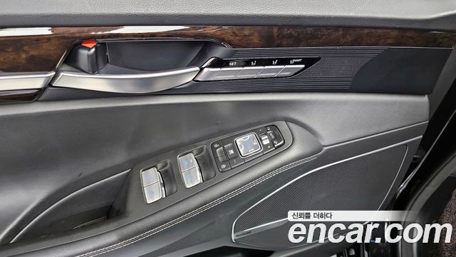 Genesis G90 2019 — photo 14