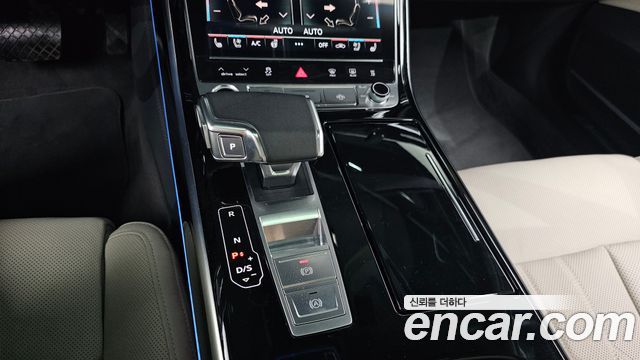 Audi A8 2023 — photo 9
