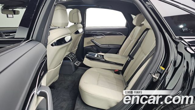 Audi A8 2023 — photo 12