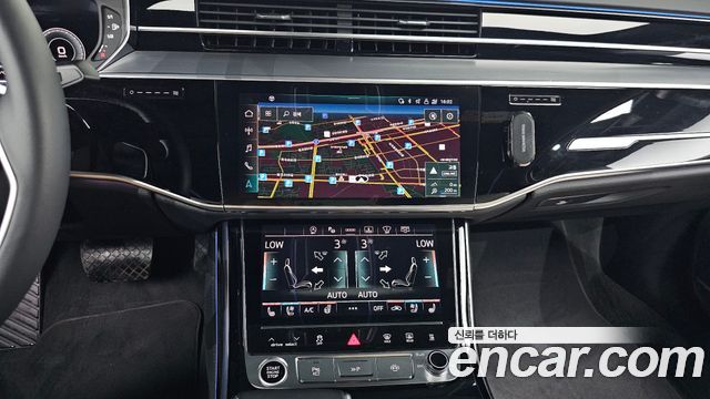 Audi A8 2023 — photo 14