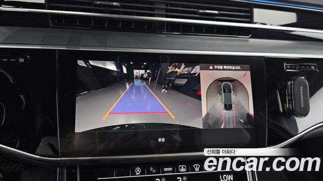 Audi A8 2023 — photo 15