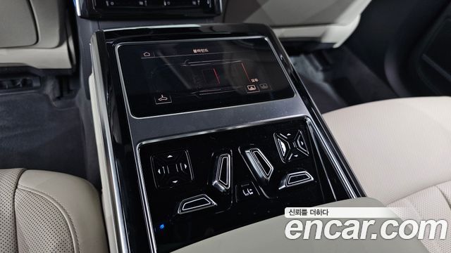 Audi A8 2023 — photo 19