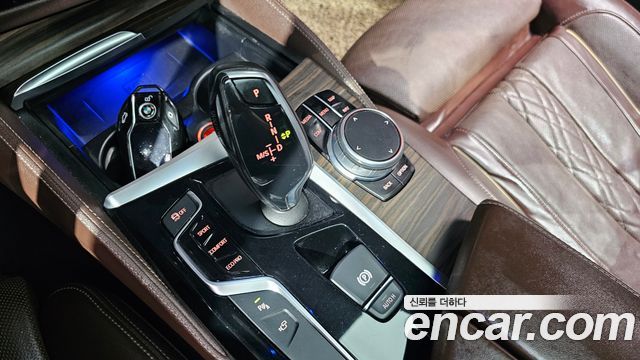 BMW 5-Series 2018 — photo 9