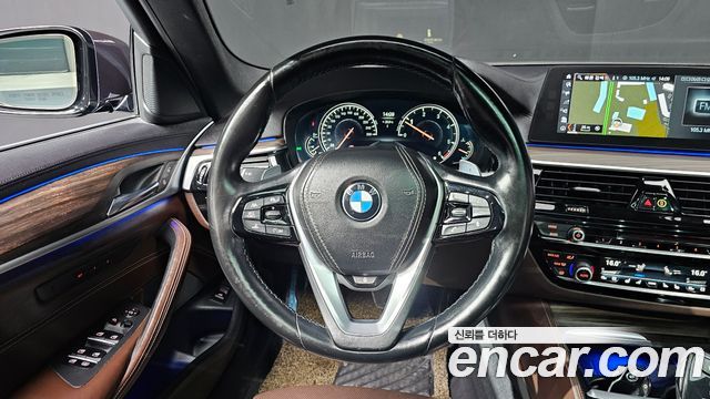 BMW 5-Series 2018 — photo 11