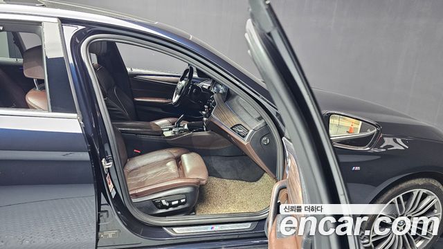 BMW 5-Series 2018 — photo 16