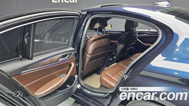 BMW 5-Series 2018 — photo 17