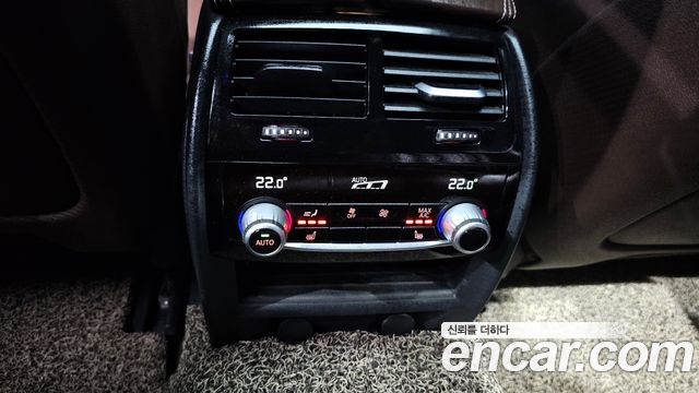 BMW 5-Series 2018 — photo 18