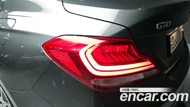 Genesis G70 2018 — photo 9