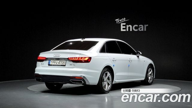 Audi A4 2021 — photo 2