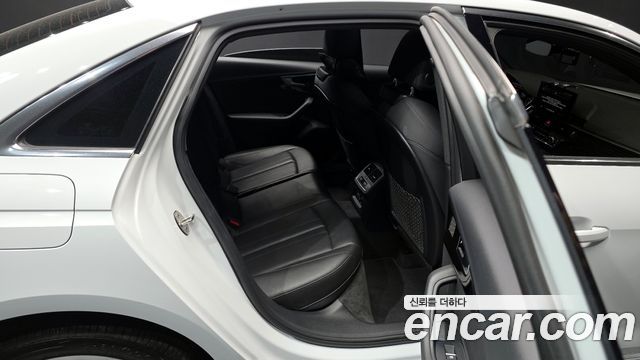 Audi A4 2021 — photo 12