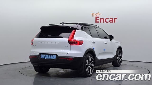 Volvo XC40 2022 — photo 2