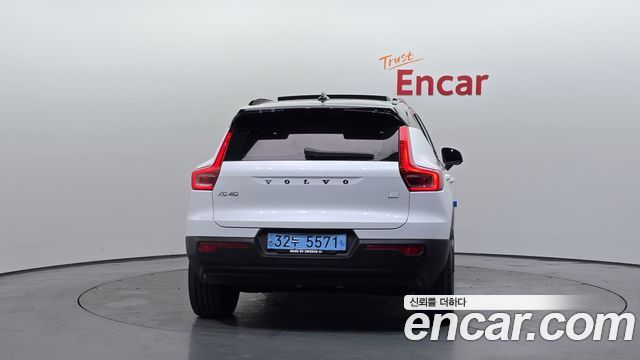Volvo XC40 2022 — photo 4