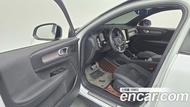Volvo XC40 2022 — photo 10