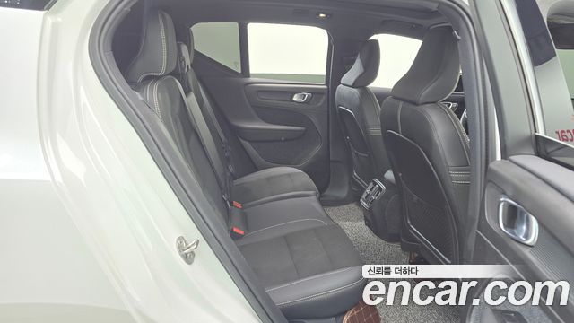 Volvo XC40 2022 — photo 12
