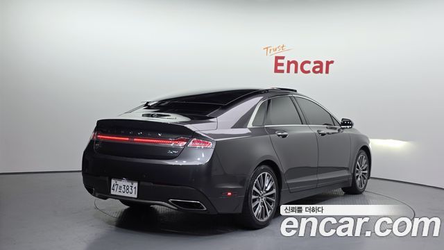 Lincoln MKZ 2018 — photo 2