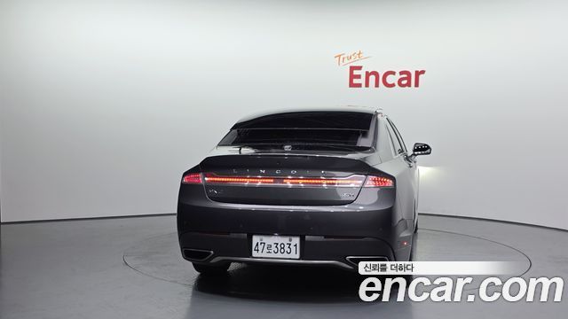 Lincoln MKZ 2018 — photo 4