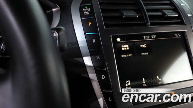 Lincoln MKZ 2018 — photo 9