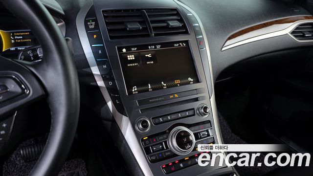 Lincoln MKZ 2018 — photo 14