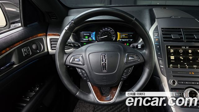 Lincoln MKZ 2018 — photo 17