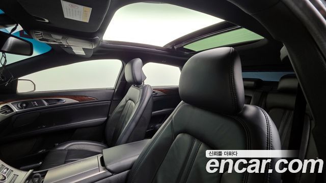 Lincoln MKZ 2018 — photo 19