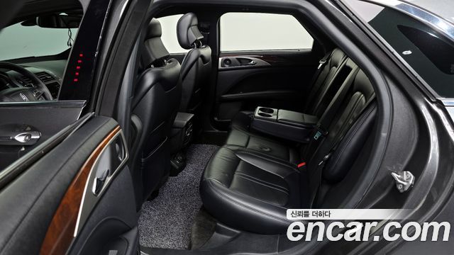 Lincoln MKZ 2018 — photo 20