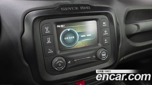 Jeep Renegade 2017 — photo 16