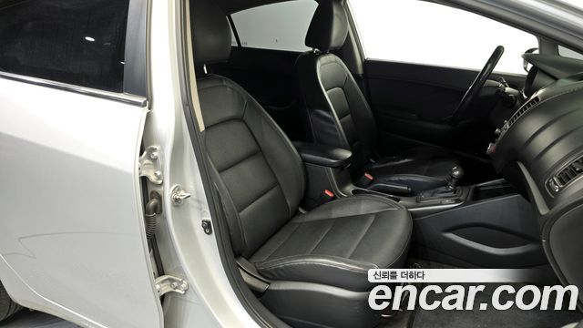 Kia K3 2015 — photo 10