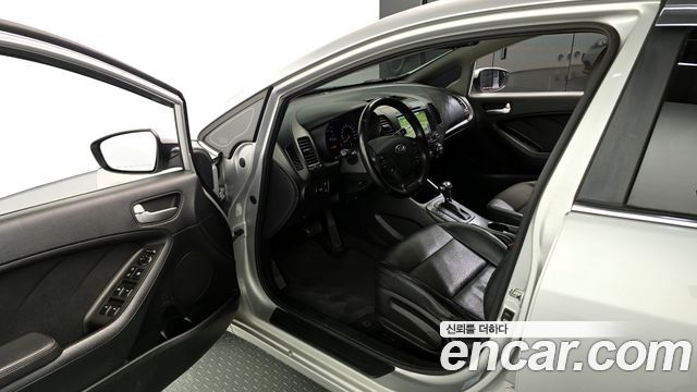 Kia K3 2015 — photo 11