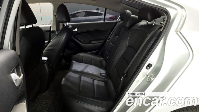 Kia K3 2015 — photo 12
