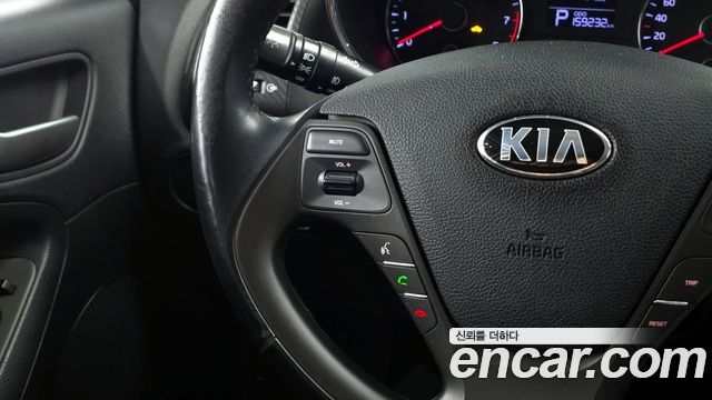 Kia K3 2015 — photo 14