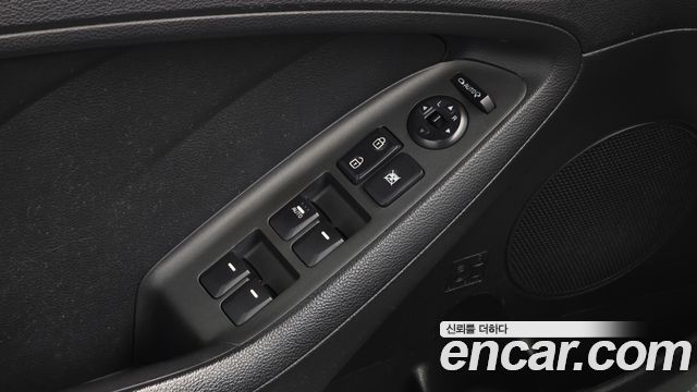 Kia K3 2015 — photo 17