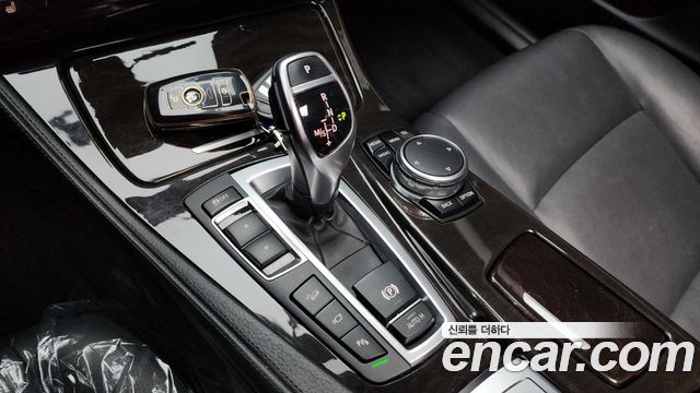 BMW 5-Series 2015 — photo 9