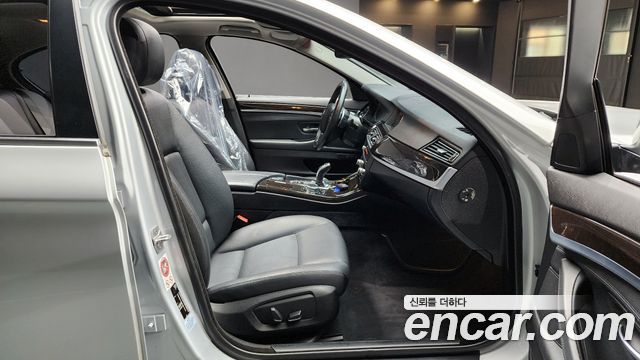 BMW 5-Series 2015 — photo 10