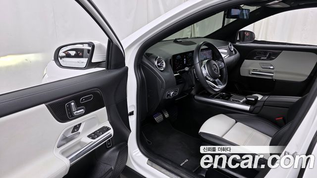 Mercedes-Benz GLA-Class 2020 — photo 10