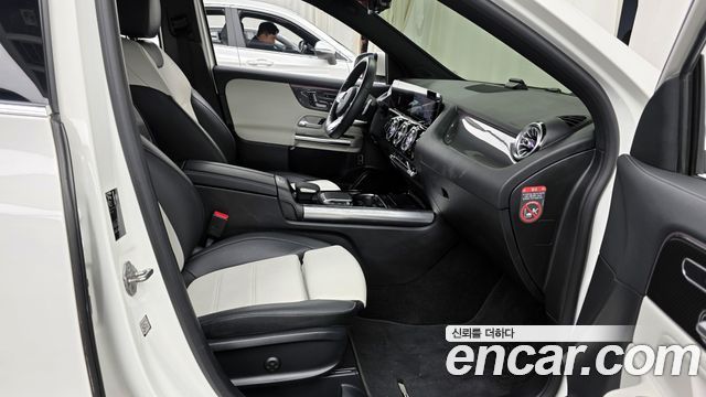 Mercedes-Benz GLA-Class 2020 — photo 11