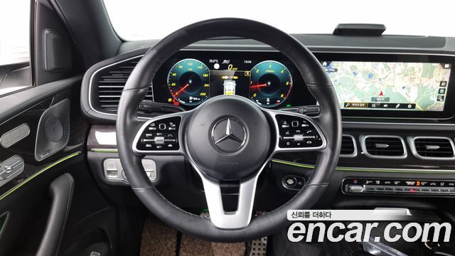 Mercedes-Benz GLE-Class 2020 — photo 13