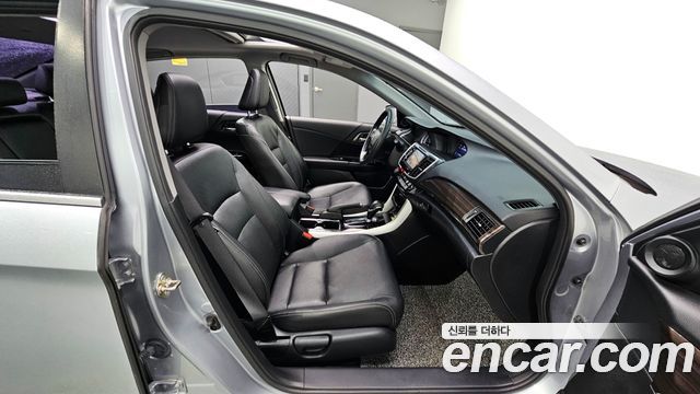 Honda Accord 2017 — photo 12
