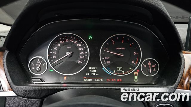 BMW 3-Series 2012 — photo 8
