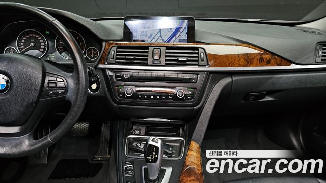 BMW 3-Series 2012 — photo 17
