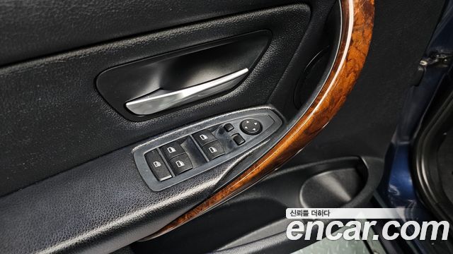 BMW 3-Series 2012 — photo 18