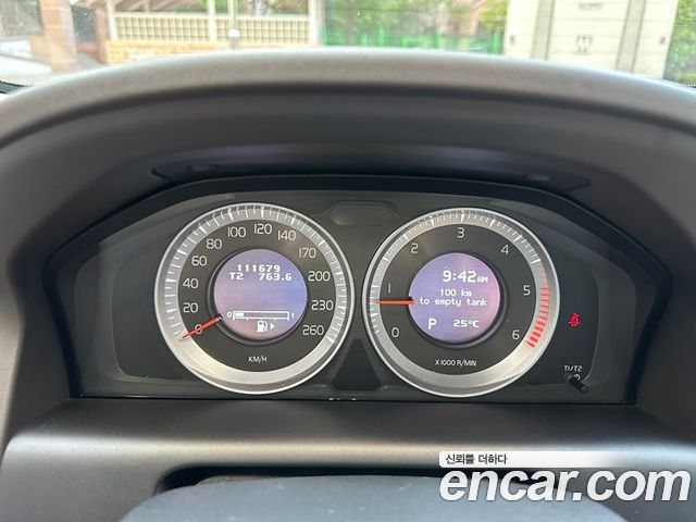Volvo XC60 2012 — photo 8