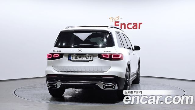 Mercedes-Benz GLB-Class 2021 — photo 4